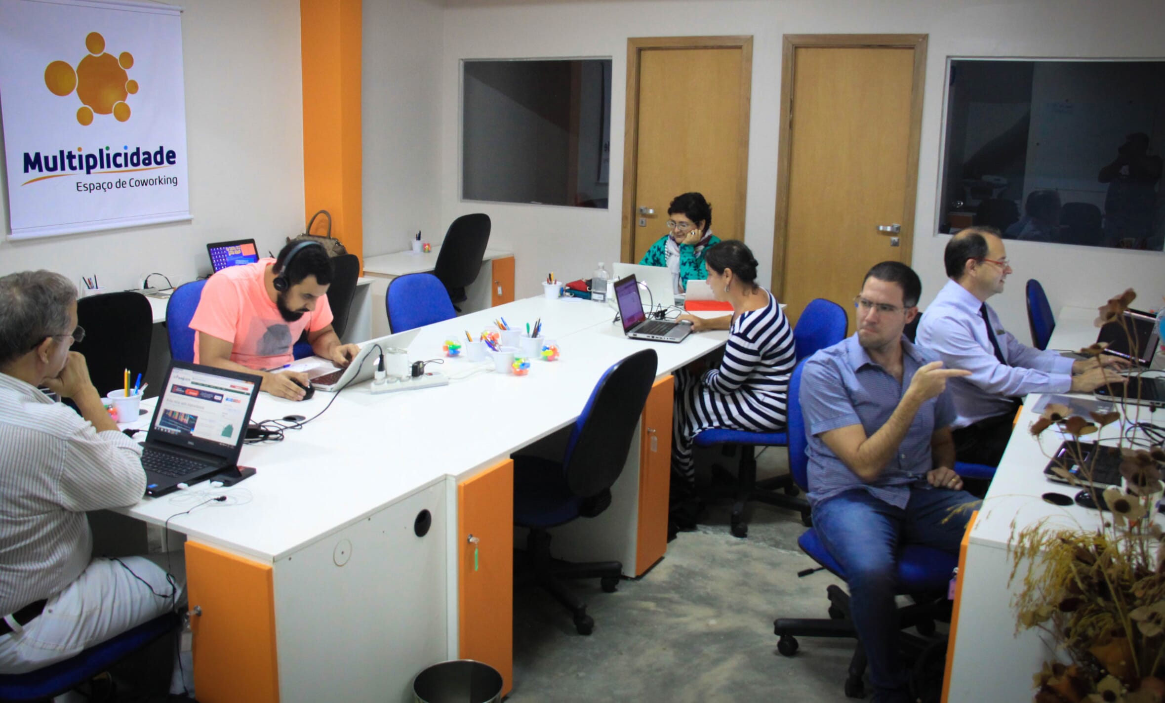 Espaço Multiplicidade de Coworking e Café